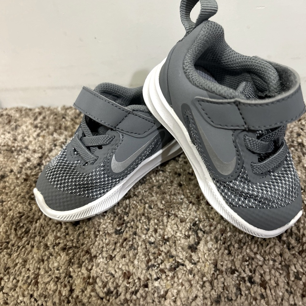 NEW Nike baby downshifter shoes- 3c
